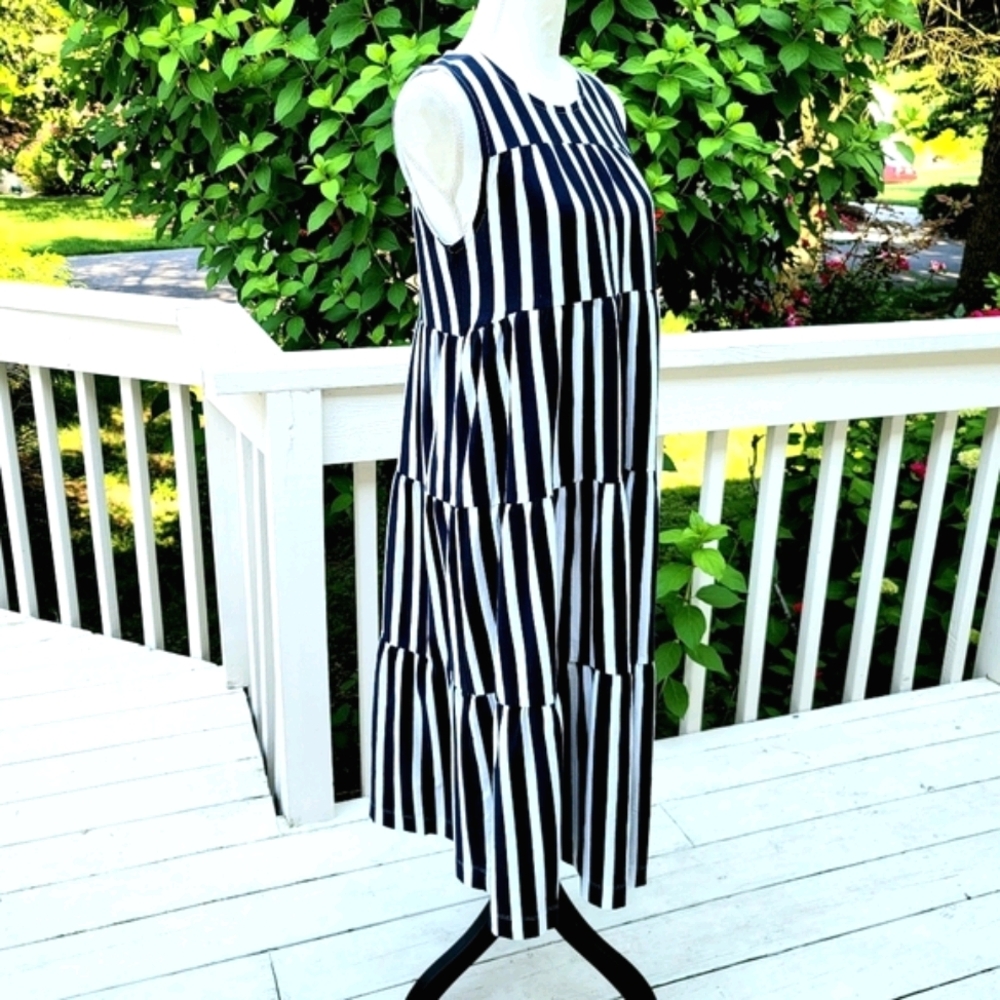 ๐๏ธ J Crew Sleeveless Striped Maxi Dress - Picture 3 of 7